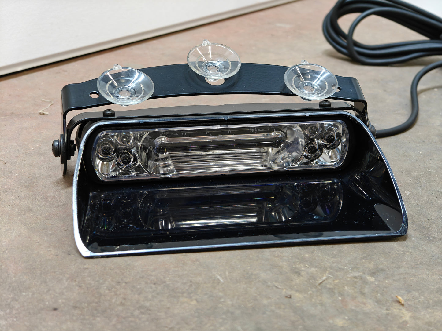 Whelen Avenger II dashboard flitser (amber)
