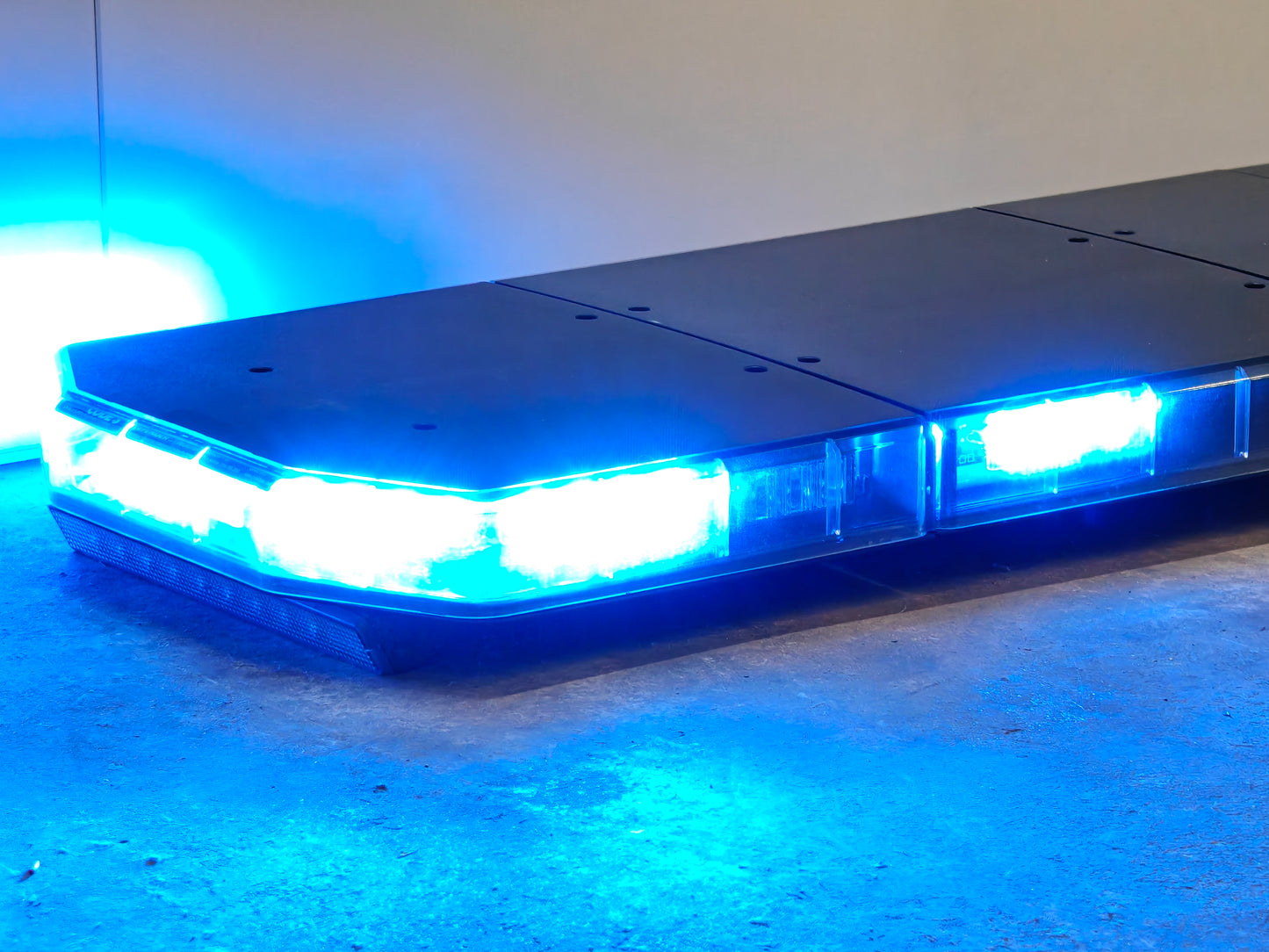 Code 3 Defender 134cm (dual colour)