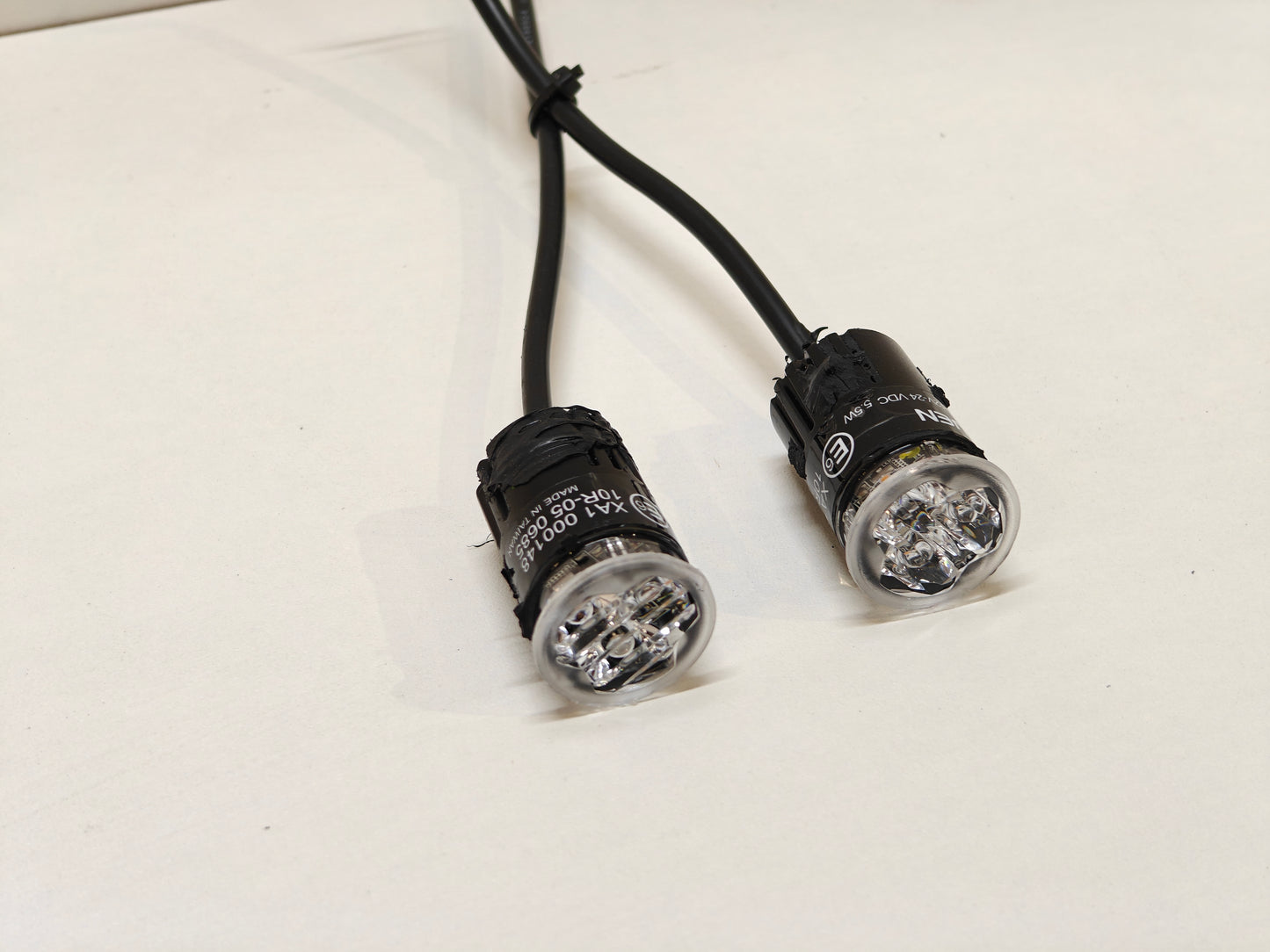 Axixtech UR03 led flitser set (amber)