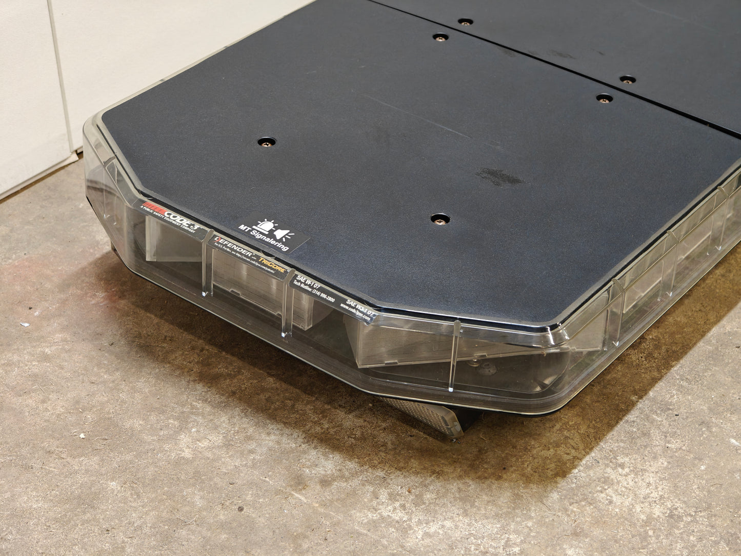 Code 3 Defender 134cm