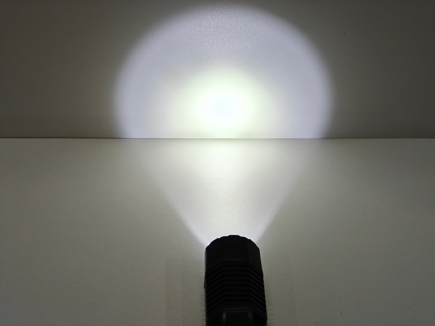 Peli 7060 oplaadbare led zaklamp 12v